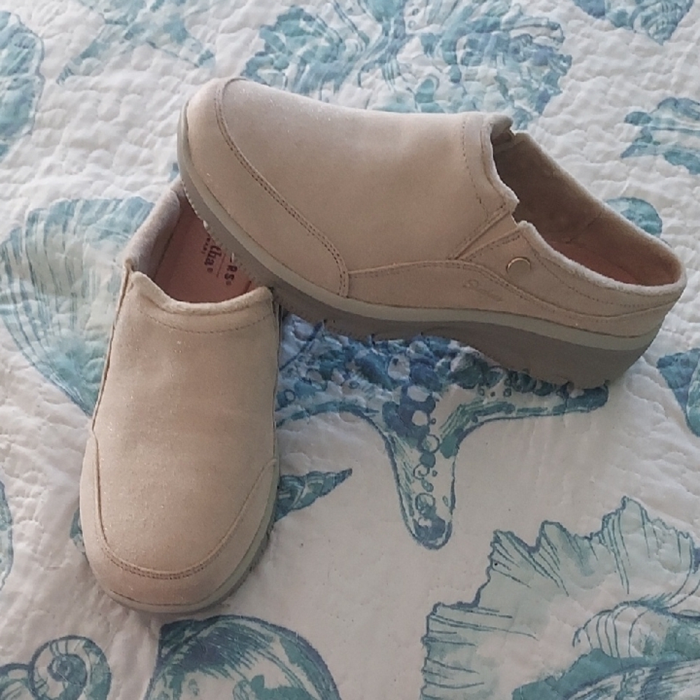 Skechers Women's Cream Slip-On Sneakers - Picture 4 of 8